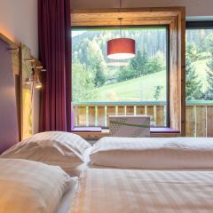 Gemütliche Zimmer mit viel Platz findest Du nicht nur in Bad Kleinkirchheim, sondern auch in allen anderen Explorer Hotels in Deutschland und Österreich.