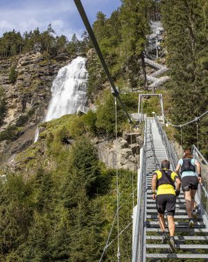 Der Stuibenfall in Umhausen im Ötztal ist ein Highlight im Sommer- und Winterurlaub.