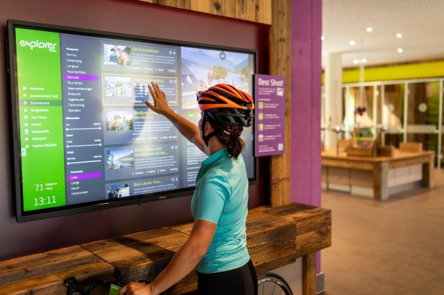 In der Explorer Lounge kannst Du Dir viele Tipps für Deinen Urlaub holen. Ob Rennradtour oder MTB-Tour, hier wirst Du mit besten Tourentipps versorgt!