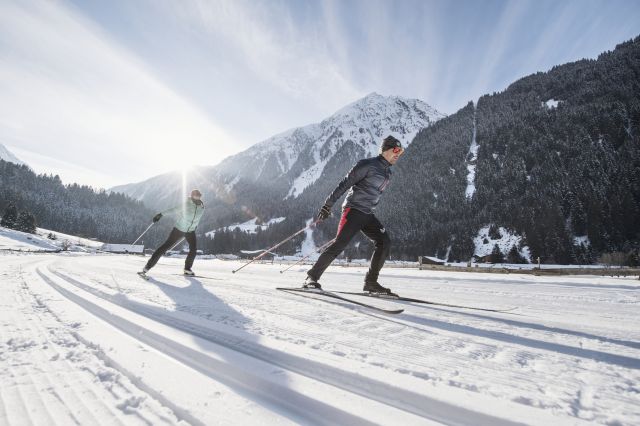 Im Stubaital gibt es unzählige Routen, welche nur darauf warten, von Euch entdeckt zu werden. Es gibt sogar beleuchtete Loipen - perfekt für eine kleine Tour nach Feierabend.