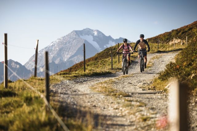 Das MTB muss in jedem Sommerurlaub im Stubai dabei sein. Von Neustift im Stubaital kannst Du viele tolle Touren in die Stubaier Berge starten. Egal ob alleine, zu zweit oder in der Gruppe.