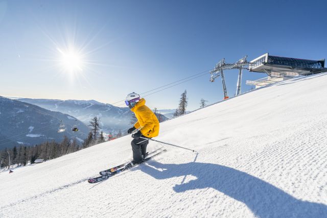 Erlebe die Sonnenstunden im Skigebiet Bad Kleinkirchheim. In Deinem Urlaub im Frühling im Hotel wird das Skifahren zum Genuss. Angenehme Temperaturen und super Pistenbedingungen belohnen Dich.