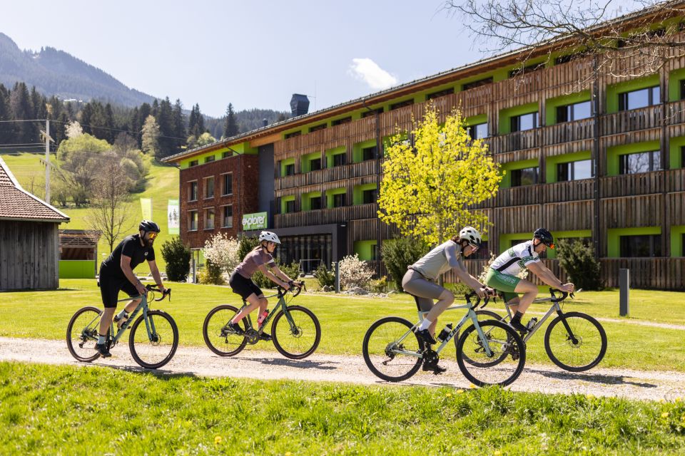 Das Explorer Hotel Neuschwanstein bietet den perfekten Startpunkt für eine Tour mit dem Mountainbike. Inmitten der Allgäuer Alpen lässt es sich gut radeln ;)