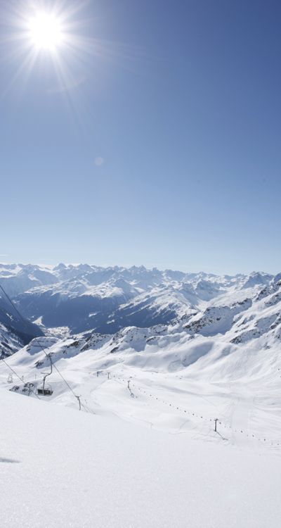 Weißer Pulverschnee, verschneite Landschaften und Berge soweit das Auge reicht. Das Montafon ist die Anlaufstelle für Wintersportler.