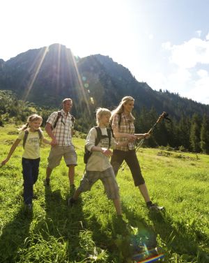 Rund um das Explorer Hotel finden sich auch spannende Wanderwege für Kinder.