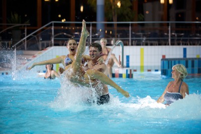 In der Watzmann Therme in Berchtesgaden gibt's Badespaß für kleine und große Entdecker.