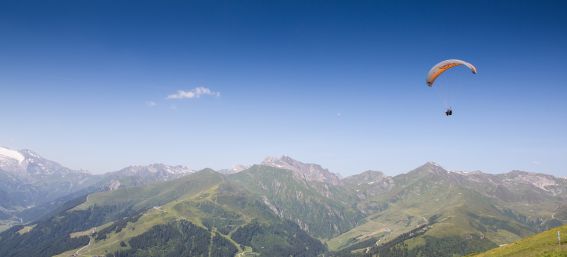 Durch die Lüfte schweben - das kannst Du beim Paragliding im Zillertal.
