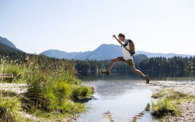 Rund um die Explorer Hotels im Allgäu, Tirol, Oberösterreich und Kärnten warten tolle Wanderrouten im Sommerurlaub auf euch!