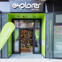 Willkommen im Explorer Hotel Zillertal. Trete ein und tauche ein in die grüne Explorer Welt!