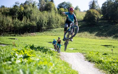 In St. Johann findest du deine ideale Unterkunft zum Mountainbiken - im Explorer Hotel Kitzbühel. Hier erlebst du einen unvergesslichen Urlaub mit dem Mountainbike in Österreich.