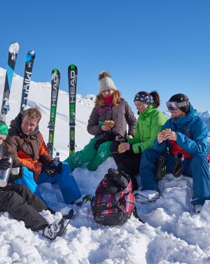 Berge, Schnee und traumhafte Aussicht. So mach der Winterurlaub besonders viel Spaß. Um diesen noch besser zu gestalten bietet sich das Explorer Hotel als perfekte Aufenthaltslocation im Allgäu. Ob Nesselwang, Oberstdorf oder Kitzbühel, oder weitere mehr!